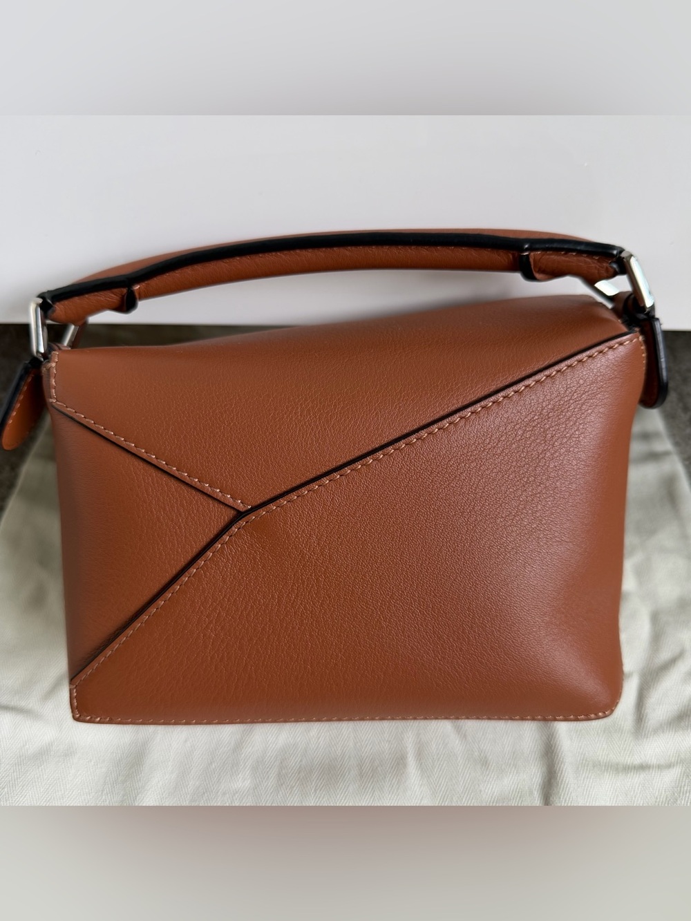 Loewe Mini Puzzle Edge bag in classic calfskin Tan - Picture 4 of 11